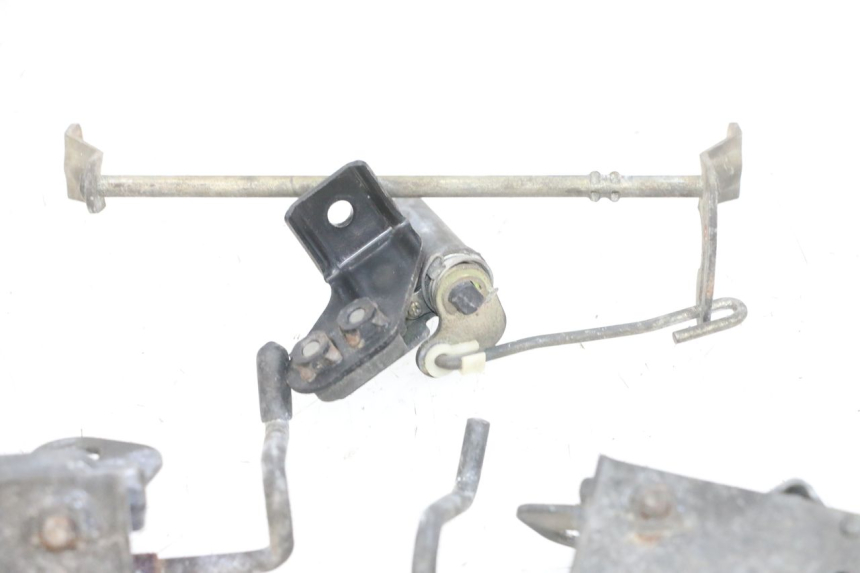 photo de SEAT LOCK SET KAWASAKI GPX R WARBIRD 600 (1988 - 1993) - Technical close-up