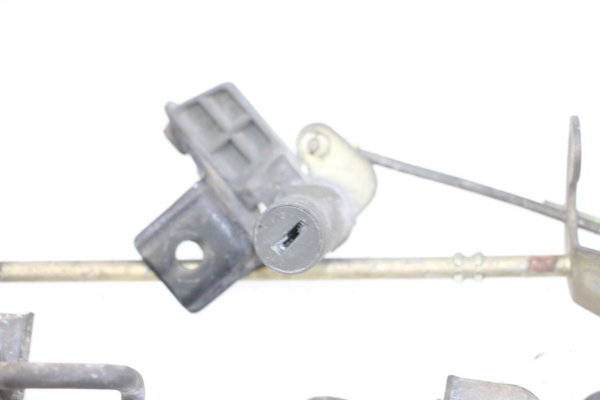 photo de SEAT LOCK SET KAWASAKI GPX R WARBIRD 600 (1988 - 1993) - Markings and original references