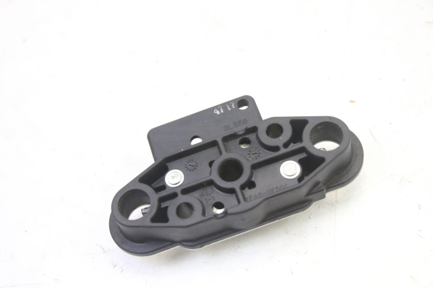 photo de SEAT LOCK SET SUZUKI GSR 750 (2011 - 2017) - Alternative perspective