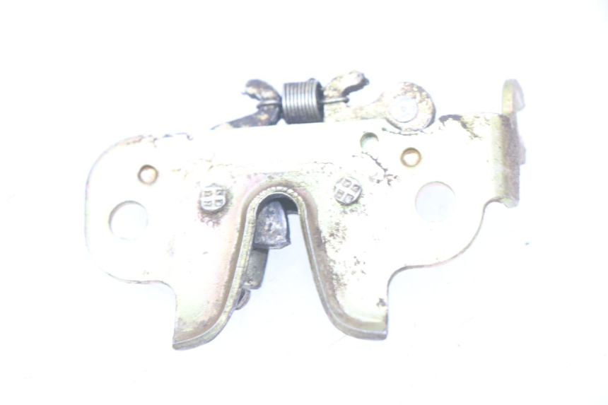 photo de SEAT LOCK PEUGEOT KISBEE 2T 50 (2010 - 2017) - Zoom on usage condition