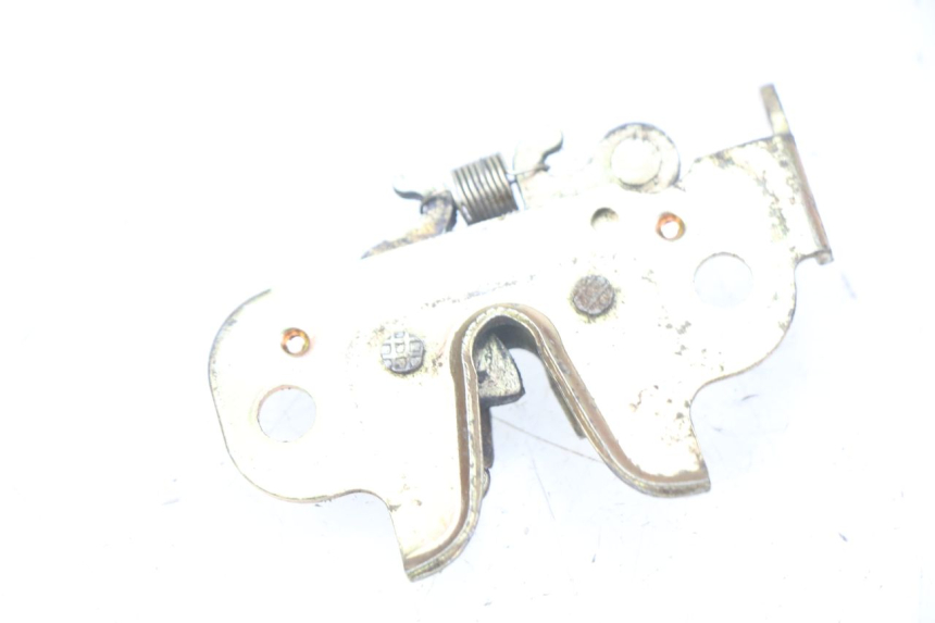 photo de SEAT LOCK PEUGEOT KISBEE 2T 50 (2010 - 2017) - Zoom on usage condition