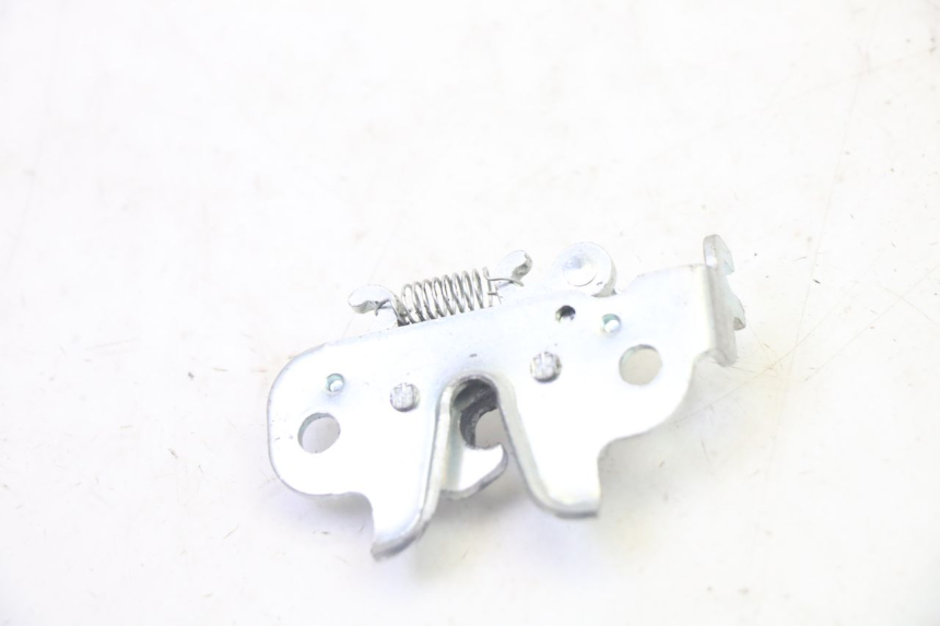 photo de SEAT LOCK PEUGEOT KISBEE 2T 50 (2010 - 2017) - Zoom on usage condition