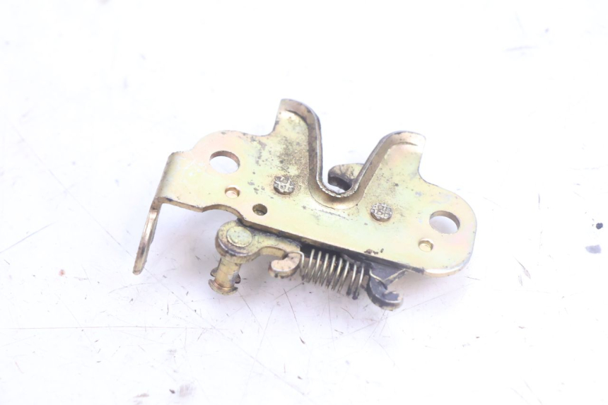 photo de SEAT LOCK PEUGEOT KISBEE 2T 50 (2010 - 2017) - Alternative perspective