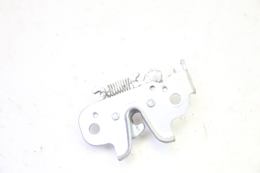 photo de SEAT LOCK PEUGEOT KISBEE 4T 50 (2018 - 2022) - Zoom on usage condition