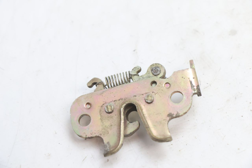 photo de SEAT LOCK PEUGEOT KISBEE 4T 50 (2010 - 2017) - Zoom on usage condition