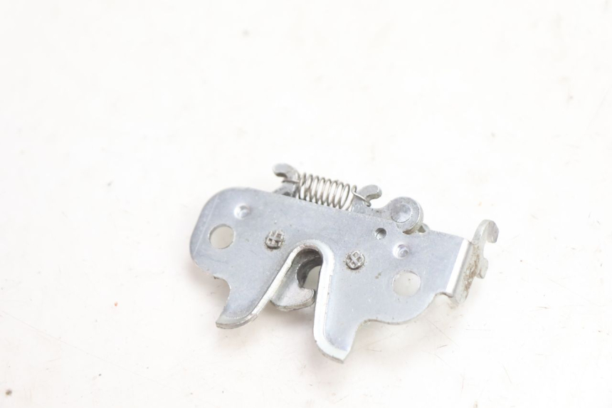 photo de SEAT LOCK PEUGEOT KISBEE 4T 50 (2018 - 2022) - Zoom on usage condition