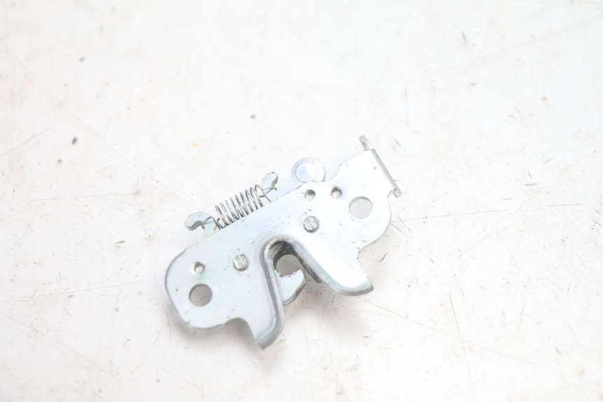photo de SEAT LOCK PEUGEOT KISBEE 4T 50 (2018 - 2022) - Zoom on usage condition