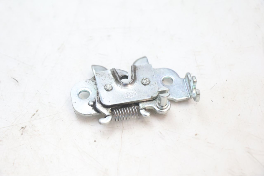 photo de SEAT LOCK PEUGEOT KISBEE 4T 50 (2018 - 2022) - Zoom on usage condition