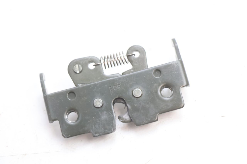 photo de SEAT LOCK PIAGGIO MP3 LT 400 (2007 - 2012) - Zoom on usage condition