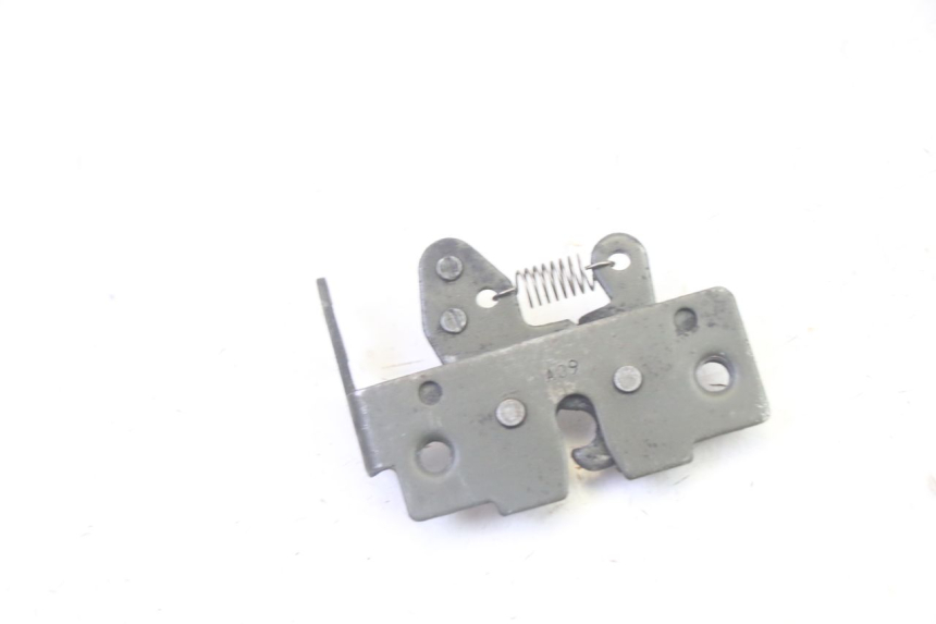 photo de SEAT LOCK SET PIAGGIO MP3 RL 250 (2006 - 2010) - Zoom on usage condition