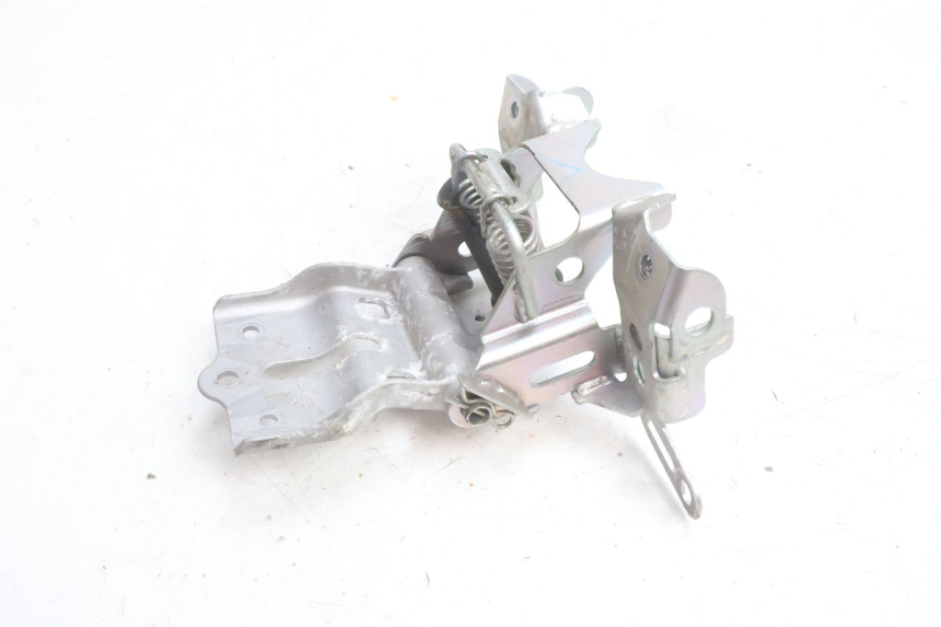 photo de SEAT LOCK SET YAMAHA N-MAX NMAX 125 (2021 - 2024) - Alternative perspective