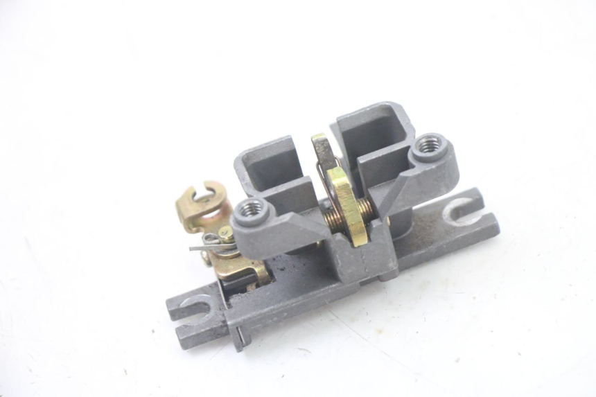 photo de SEAT LOCK SET SYM ORBIT III 3 4T 50 (2021 - 2025) - Zoom on usage condition