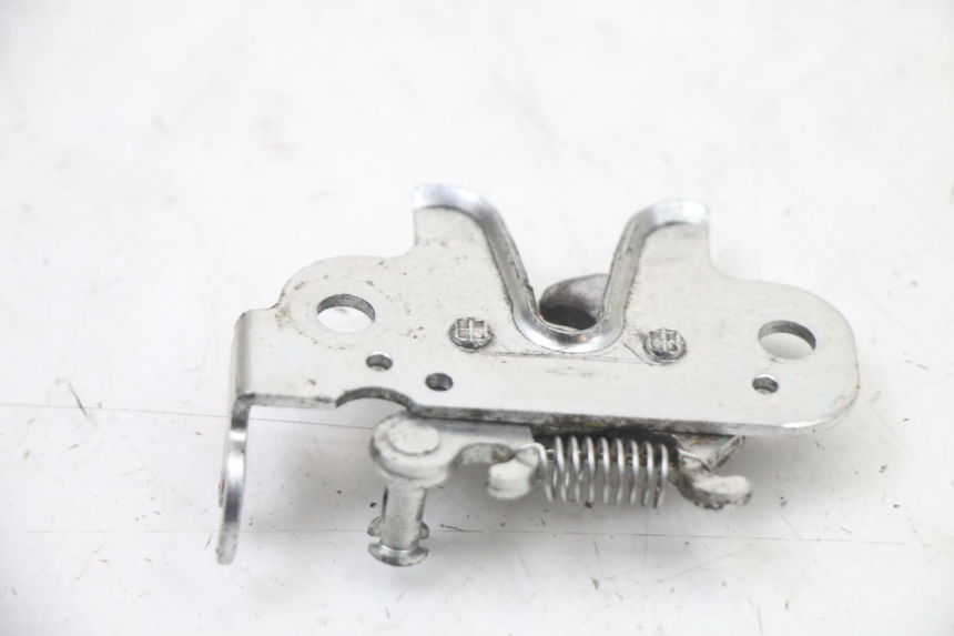 photo de SEAT LOCK PEUGEOT KISBEE 4T 50 (2018 - 2022) - Alternative perspective