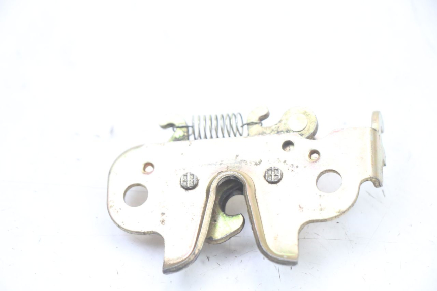 photo de SEAT LOCK PEUGEOT KISBEE 4T 50 (2018 - 2022) - Zoom on usage condition