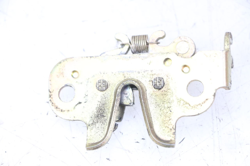 photo de SEAT LOCK PEUGEOT KISBEE 4T 50 (2010 - 2017) - Zoom on usage condition