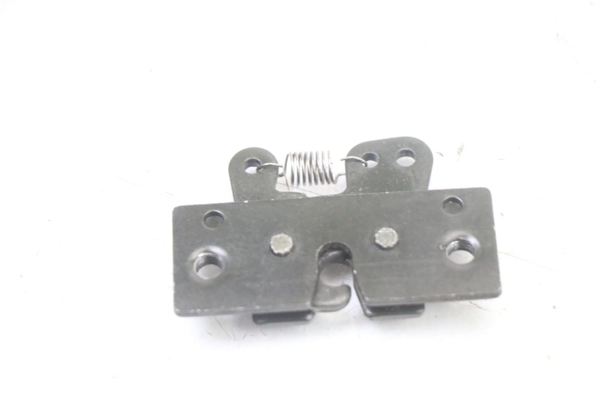 photo de SEAT LOCK SET PEUGEOT SATELIS COMPRESSOR K15 125 (2006 - 2009) - Zoom on usage condition