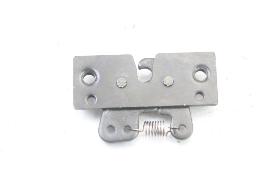 photo de SEAT LOCK SET PEUGEOT SATELIS COMPRESSOR K15 125 (2006 - 2009) - Alternative perspective