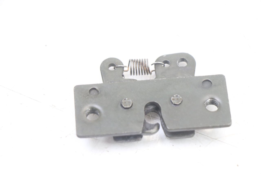 photo de SEAT LOCK SET PEUGEOT TREKKER TKR 50 (2005 - 2014) - Zoom on usage condition