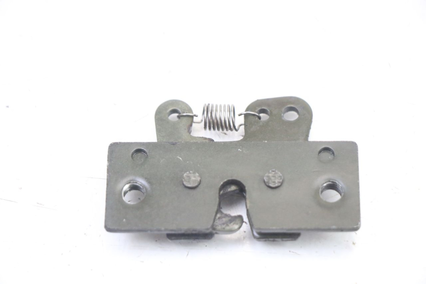 photo de SEAT LOCK SET PEUGEOT TREKKER TKR 50 (2005 - 2014) - Zoom on usage condition