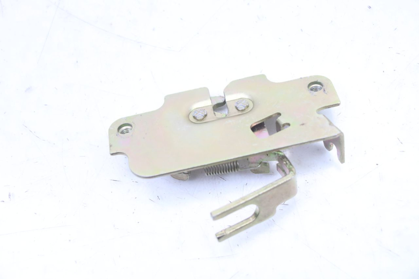 photo de SEAT LOCK SET PEUGEOT TWEET 4T 50 (2023 - 2025) - Zoom on usage condition