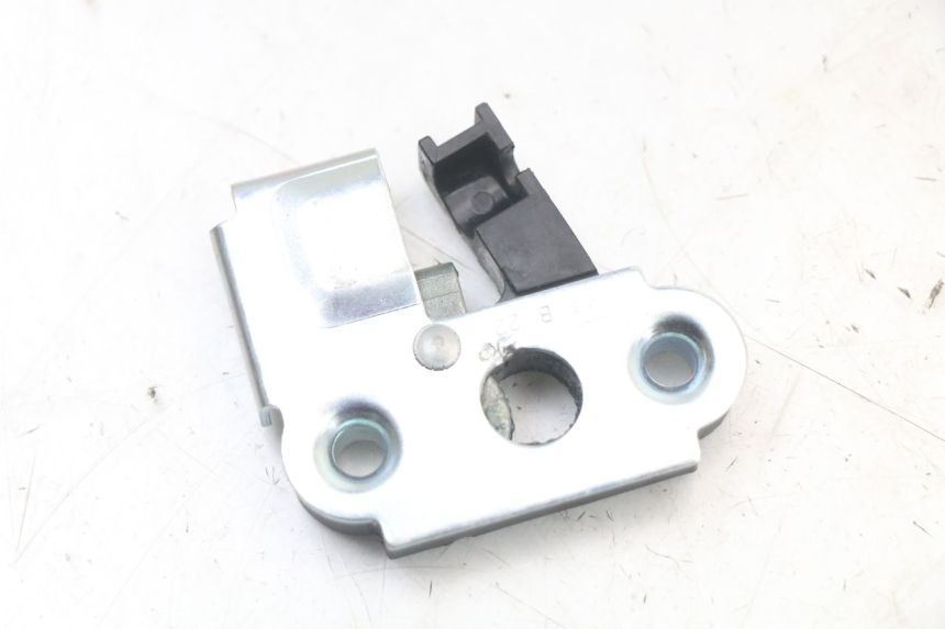 photo de SEAT LOCK SET ROYAL ENFIELD SCRAM 411 (2022 - 2024) - Zoom on usage condition