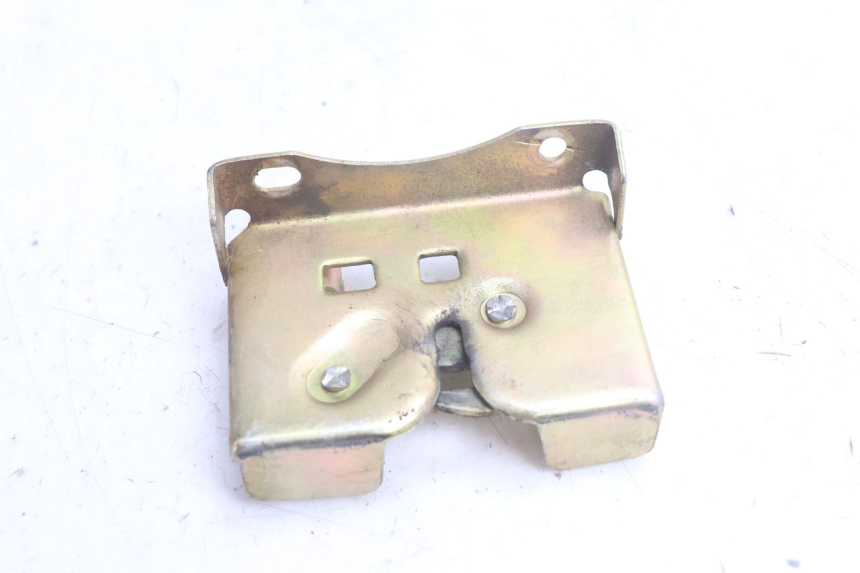 photo de SEAT LOCK SET JM MOTORS SANTANA EVO 50 (2024 - 2026) - Technical close-up