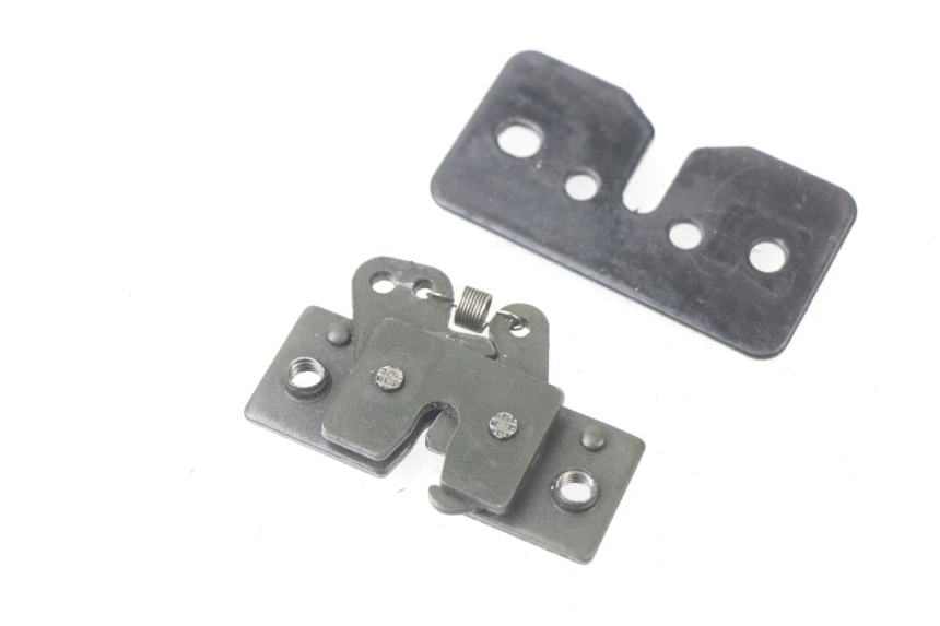 photo de SEAT LOCK SET PEUGEOT SATELIS COMPRESSOR K15 125 (2006 - 2009) - Zoom on usage condition