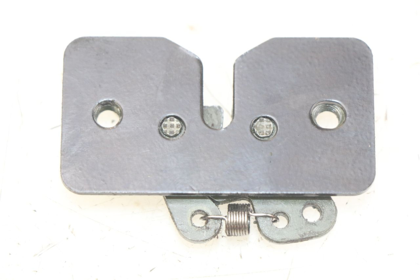 photo de SEAT LOCK PEUGEOT SATELIS 125 (2010 - 2012) - Zoom on usage condition