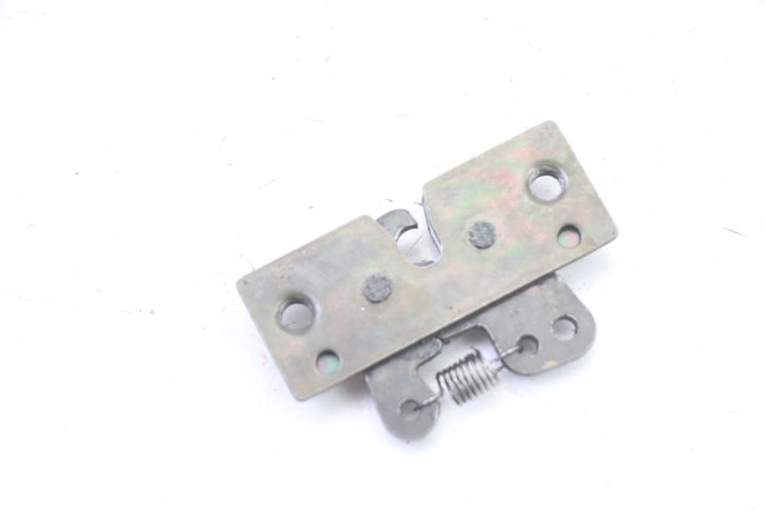 photo de SEAT LOCK SET PEUGEOT SATELIS 125 (2013 - 2018) - Alternative perspective