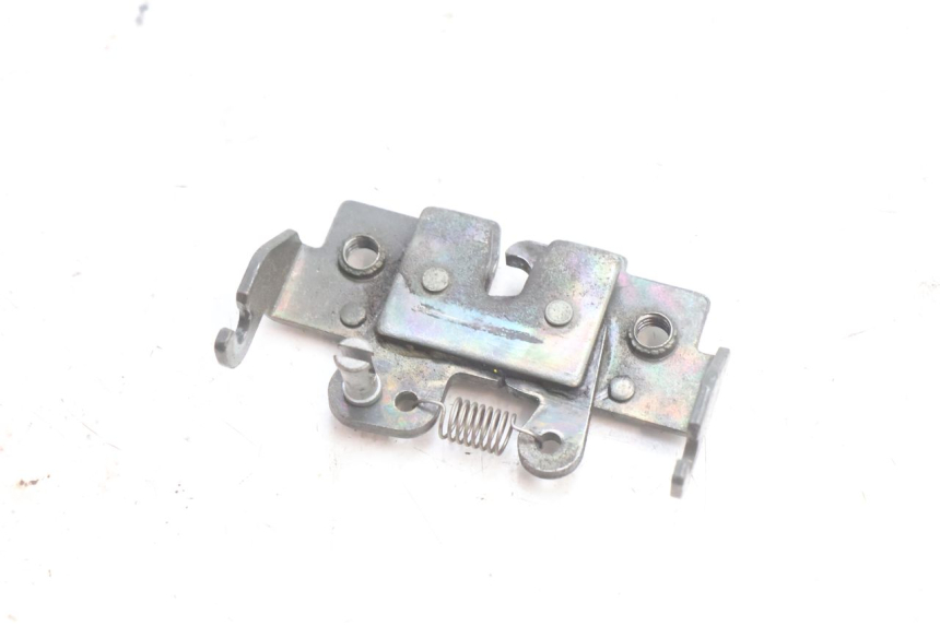 photo de SEAT LOCK SET HONDA SH 125 (2001 - 2003) - Zoom on usage condition