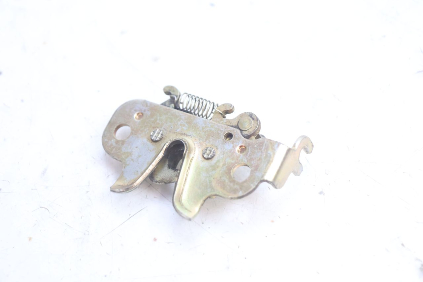 photo de SEAT LOCK SET PEUGEOT STREETZONE NAKED 2T 50 (2014 - 2018) - Zoom on usage condition
