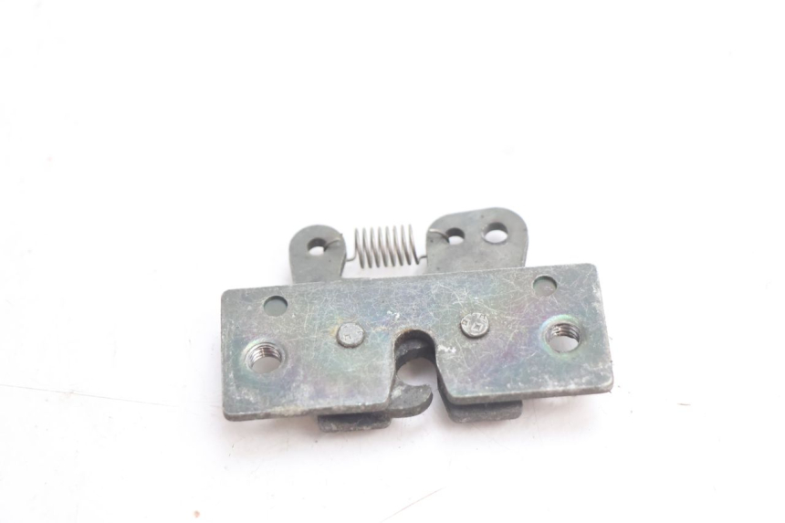 photo de SEAT LOCK PEUGEOT TREKKER 50 (1995 - 2004) - Zoom on usage condition