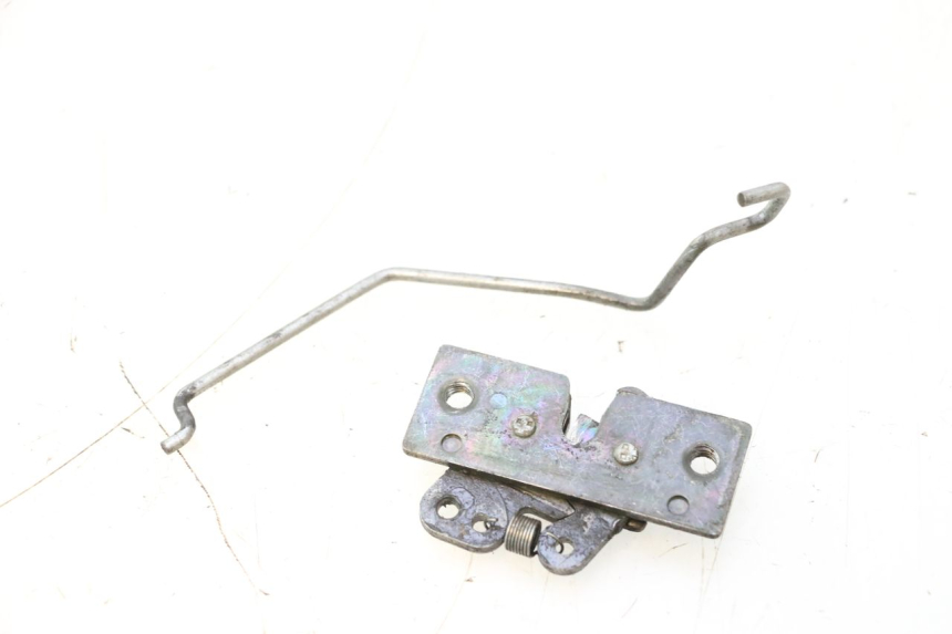 photo de SEAT LOCK PEUGEOT TREKKER 50 (1995 - 2004) - Zoom on usage condition