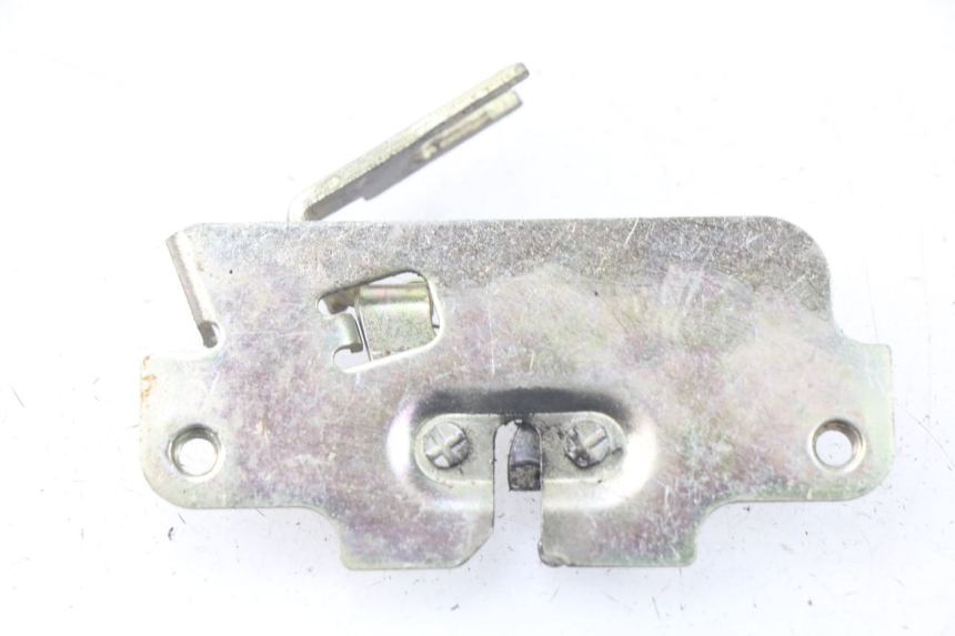 photo de SEAT LOCK PEUGEOT TWEET 125 (2010 - 2017) - Zoom on usage condition