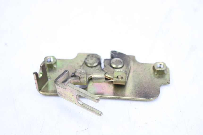 photo de SEAT LOCK PEUGEOT TWEET 125 (2010 - 2017) - Zoom on usage condition