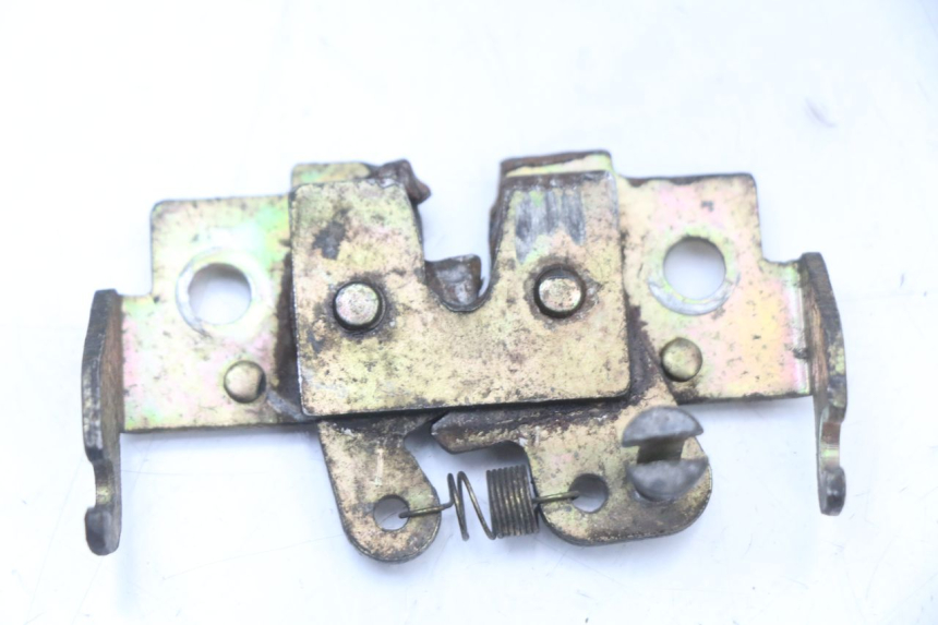 photo de SEAT LOCK PEUGEOT VIVACITY NEW 4T 50 (2008 - 2017) - Zoom on usage condition