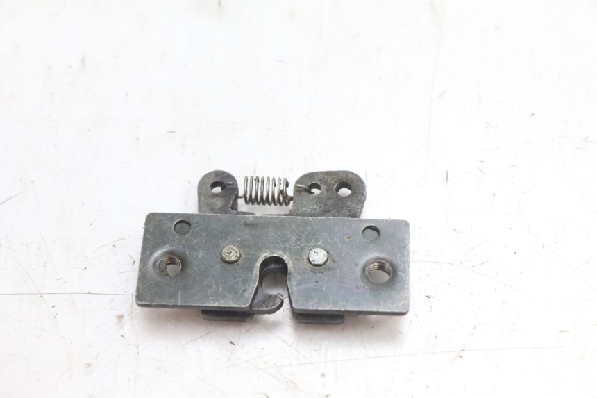 photo de SEAT LOCK SET PEUGEOT VIVACITY 50 (1998 - 2003) - Zoom on usage condition