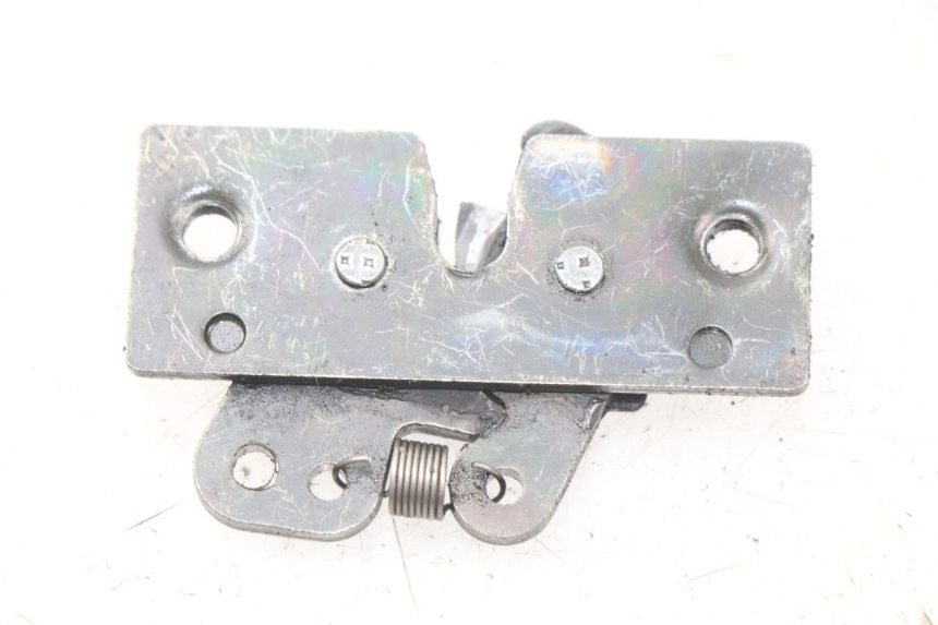 photo de SEAT LOCK SET PEUGEOT VIVACITY 100 (1999 - 2008) - Zoom on usage condition