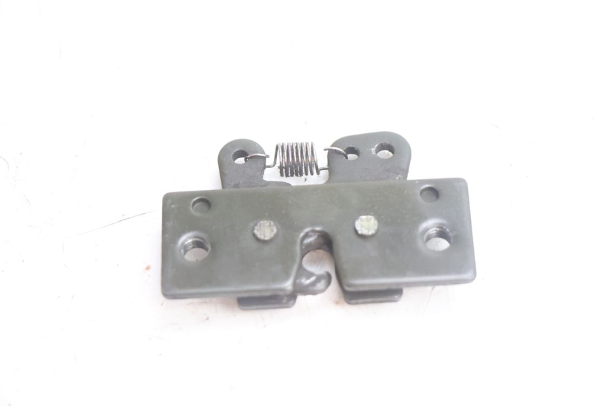 photo de SEAT LOCK SET PEUGEOT VIVACITY 100 (1999 - 2008) - Zoom on usage condition