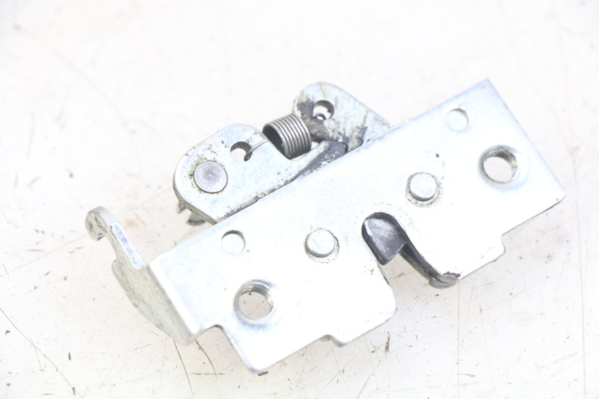 photo de SEAT LOCK YAMAHA XMAX X-MAX 125 (2006 - 2009) - Zoom on usage condition