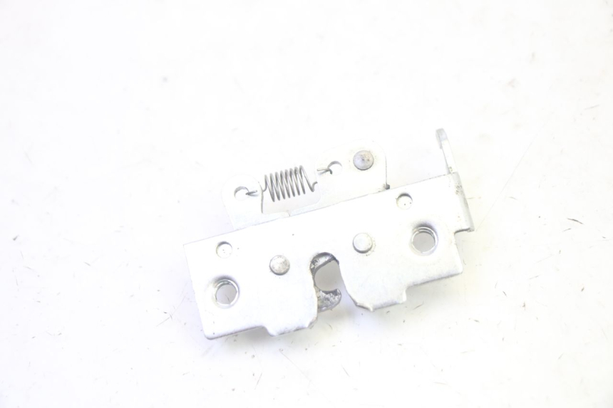 photo de SEAT LOCK YAMAHA XMAX X-MAX 125 (2006 - 2009) - Zoom on usage condition