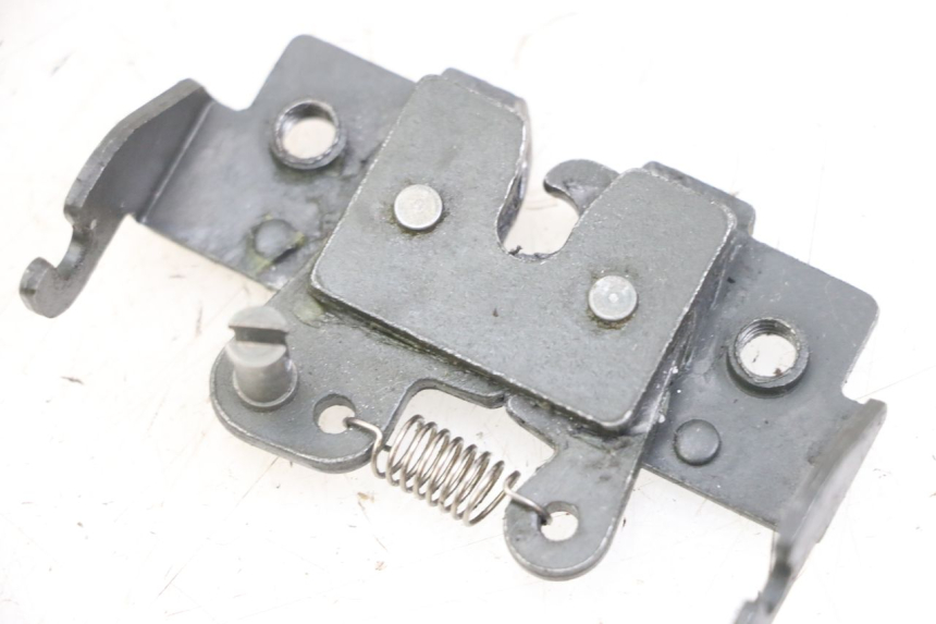 photo de SEAT LOCK PIAGGIO XEVO - X EVO 125 (2007 - 2017) - Zoom on usage condition