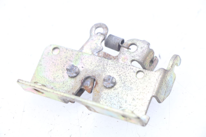 photo de SEAT LOCK YAMASAKI YM T 125 (2015 - 2020) - Zoom on usage condition