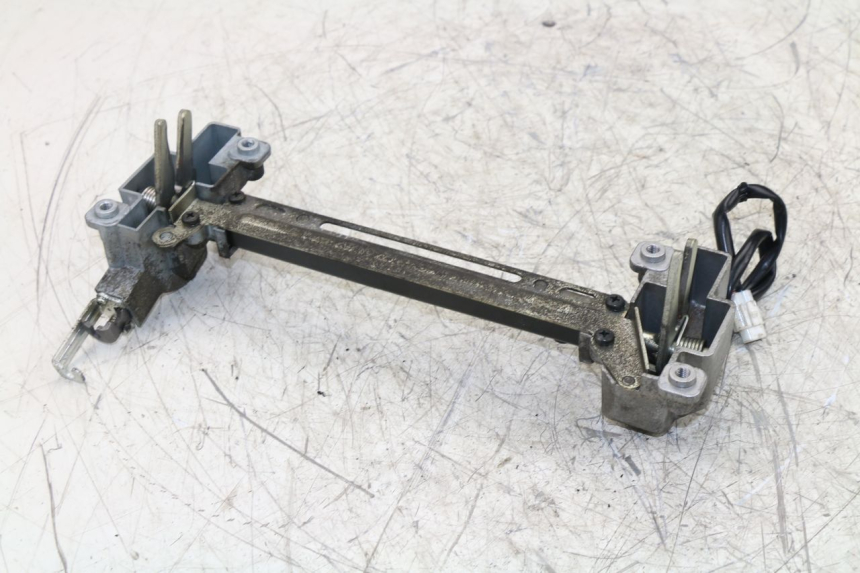 photo de SEAT LOCK SET YAMAHA YP MAJESTY ABS 400 (2007 - 2009) - Alternative perspective