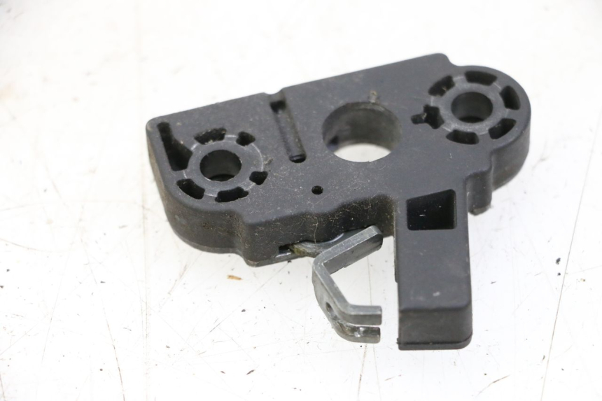 photo de SEAT LOCK SET YAMAHA YP MAJESTY 125 (2002 - 2006) - Zoom on usage condition