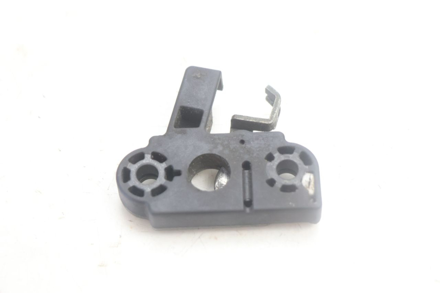 photo de SEAT LOCK SET YAMAHA YP MAJESTY 125 (2002 - 2006) - Zoom on usage condition
