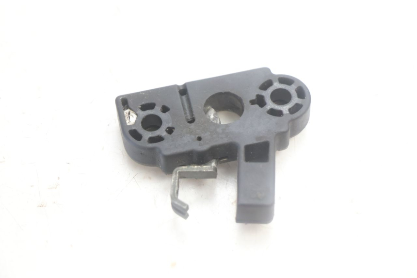 photo de SEAT LOCK SET YAMAHA YP MAJESTY 125 (2002 - 2006) - Alternative perspective