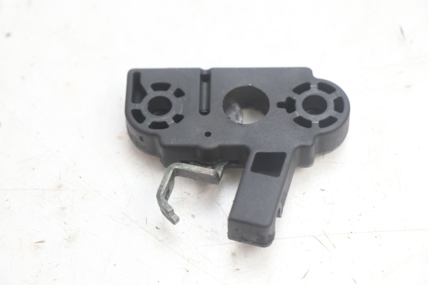 photo de SEAT LOCK SET YAMAHA YP MAJESTY 125 (2002 - 2006) - Alternative perspective