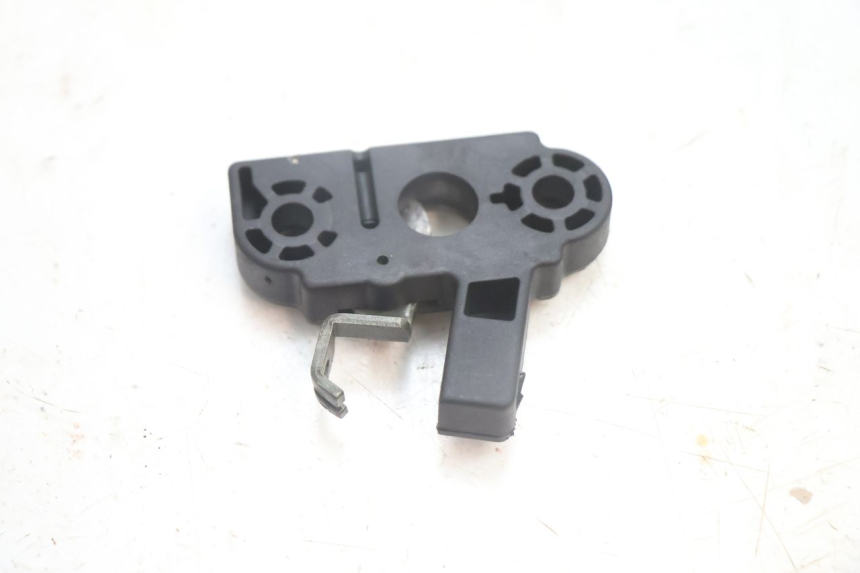 photo de SEAT LOCK SET YAMAHA YP MAJESTY 125 (2002 - 2006) - Alternative perspective