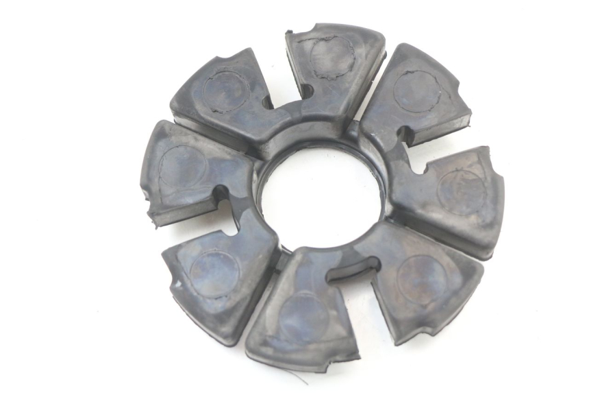 photo de SPROCKET SILENTBLOCK SUZUKI GZ MARAUDER 125 (1998 - 2004) - Zoom on usage condition